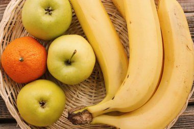 Masada muz ve mandalina var.