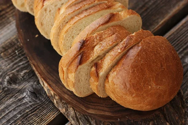 Deliziosa Pagnotta Fresca Tavolo Legno — Foto Stock