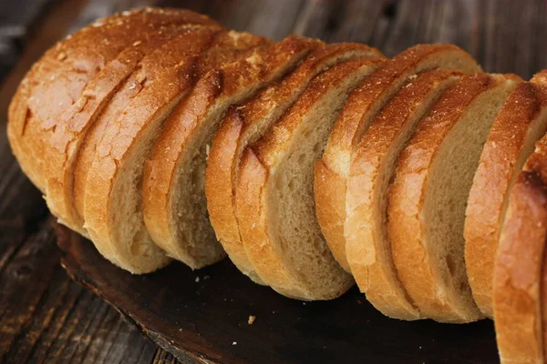 Heerlijk Vers Brood Een Houten Tafel — Stockfoto