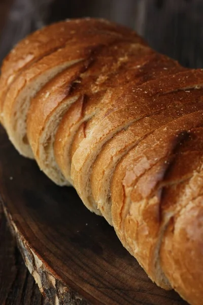 Roti Segar Lezat Atas Meja Kayu — Stok Foto