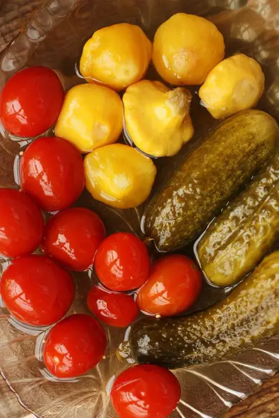 Saltade Tomatgurkor Och Squash Bordet — Stockfoto