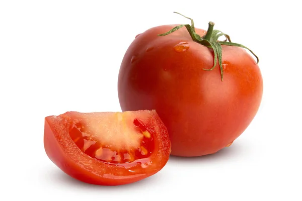 Güzel ıslak domates dilim izole beyaz arka plan üzerinde