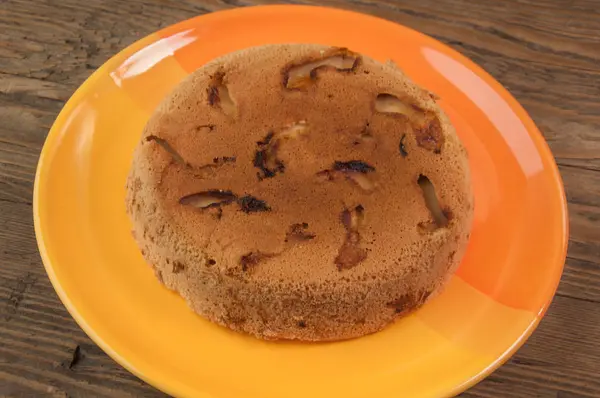 Torta di mele su piatto arancione — Foto Stock