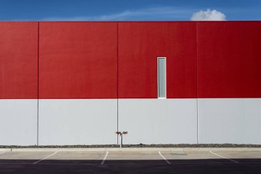 Açık renklerle boyalı duvarlar 