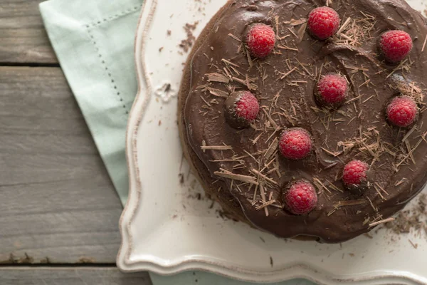 taze ahududu ile çikolatalı kek