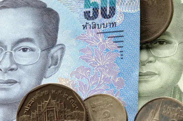 Primer Plano Los Billetes Monedas Tailandeses — Foto de Stock