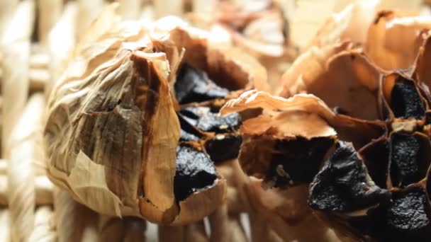 Βολβοί Και Σκελίδες Μαύρου Σκόρδου — Αρχείο Βίντεο