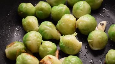 Pişmiş Brüksel lahanasının kapağı