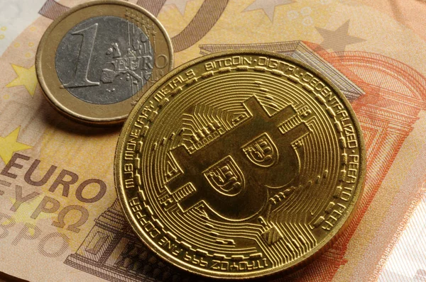 Símbolo Bitcoin Sobre Billete Europeo — Foto de Stock
