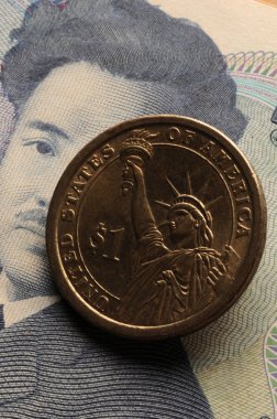 Amerika Birleşik Devletleri para birimi ile Japon banknotu