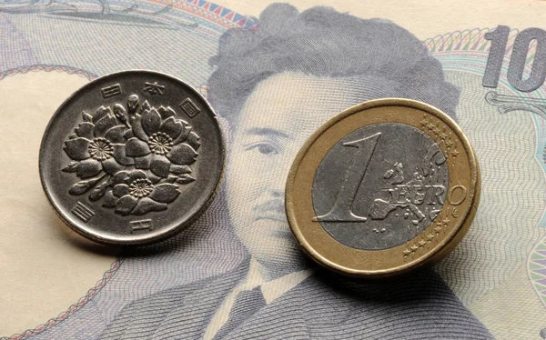 Японская Купюра Монетой Одним Евро — стоковое фото