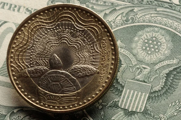 Närbild Ett Colombianskt Mynt Amerikanska Dollar — Stockfoto