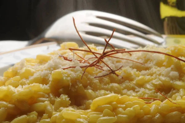 Safran ve parmesanlı Milano pilavı.