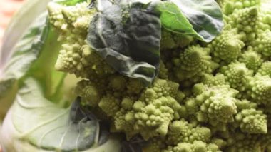 Taze Romanesco brokolisine yakın.