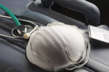 Bavulda maske ve steteskop