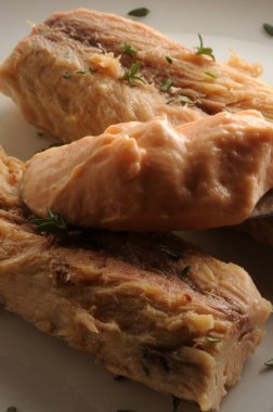 Kokteyl soslu uskumru fileto.