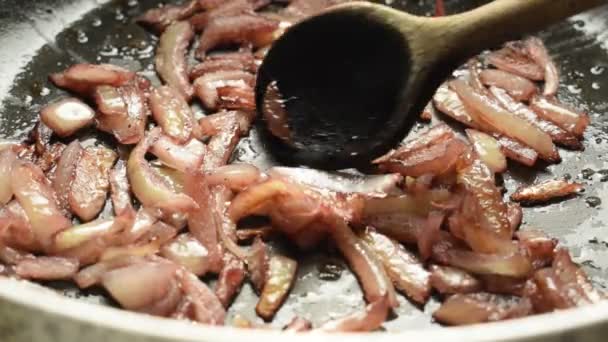红葱炒菜的配制 — 图库视频影像