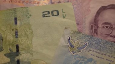 Tayland banknotlarını kapat