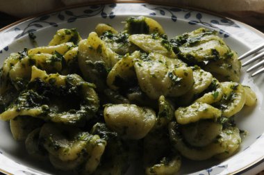 Cime di rapa ile Orecchiette pugliesi