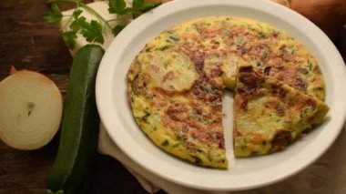 Patates ve kabaklı Frittata.