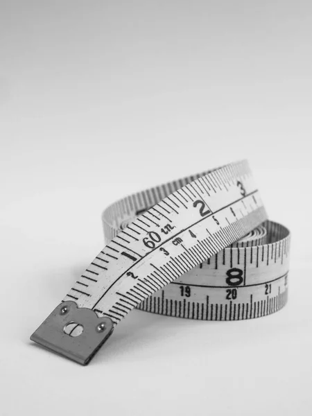 Plastic lintmeter op een witte achtergrond — Stockfoto