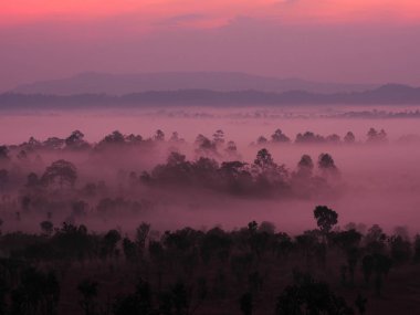 Sunrise yatay, Mulk Salaeng Luang Ulusal Pa sis içinde