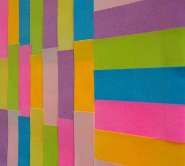 Arka plan olarak renkli yapışkan notlar. 