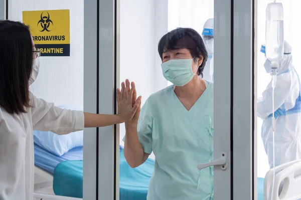 Patient Coronavirus Infection Negative Pressure Quarantine Room Quarantine Alert Sign — Stock Photo, Image