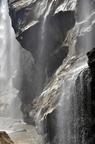 Montanha cachoeira closeup — Fotografia de Stock