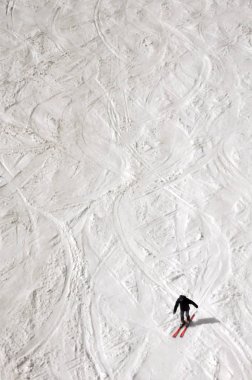 Dağ kayakçı, dağdan sürme