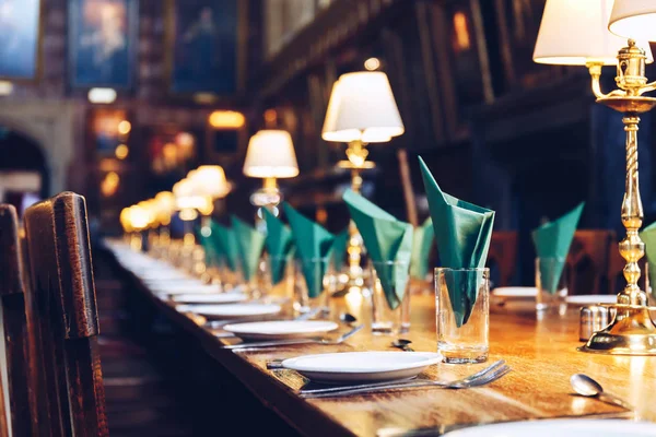 Table set at The Great Hall of Christ Church, University of Oxford — Stock Photo, Image