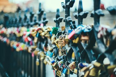 Prag 'da aşk kilitleri