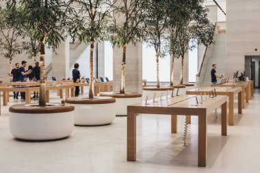  İçinin Apple Store üzerinde Regent Street, Londra, İngiltere