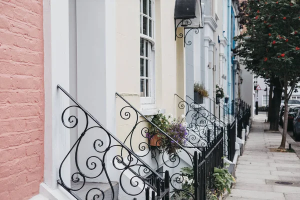 Красочные пастельные дома Ноттинг-Хилла — стоковое фото