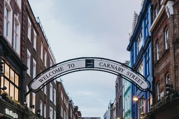 Willkommen bei carnaby street schild über carnaby street, london, uk — Stockfoto