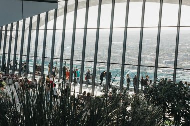 Sky Garden, Londra, İngiltere'de en yüksek kamu bahçe içinde insanlar