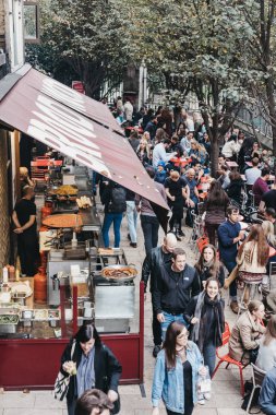 Borough Market, Londra 'da yürüyen insanlar