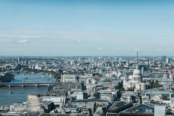 Ποταμό Τάμεση και το London ορίζοντα που βλέπει από ουρανού τον κήπο — Φωτογραφία Αρχείου