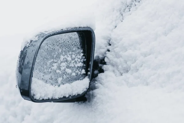 Miroir Latéral Sur Une Voiture Complètement Recouverte Neige Mise Point — Photo