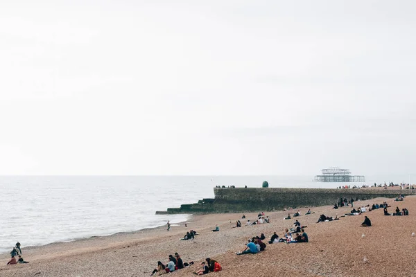 Brighton Verenigd Koninkrijk Oktober 2017 Mensen Het Strand West Pier — Stockfoto