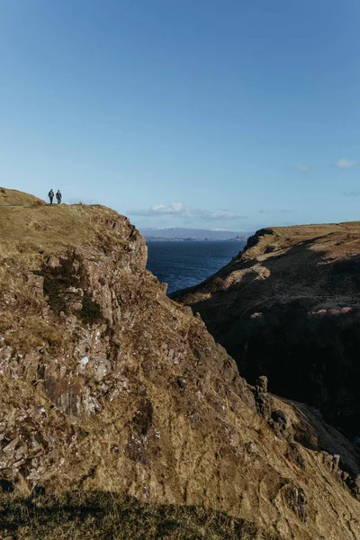 Île Skye Écosse Mars 2018 Couple Marchant Vieil Homme Storr — Photo