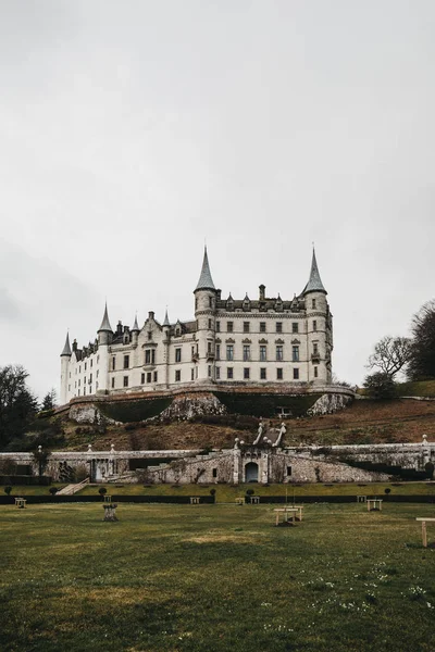 Golspie, İskoçya'da Dunrobin Kalesi'nin görünümü.