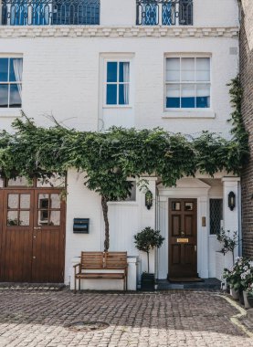 Londra 'da tipik bir ahırın cephesi, Uk..