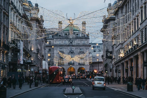 Anielskie lampki świąteczne na Regent Street St. James, Piccadilly Ci — Zdjęcie stockowe