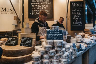 Fransız peyniri Londra 'daki Borough Market' te satışta., 