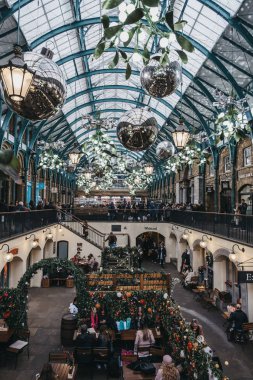 Covent Garden Pazarı 'ndaki Noel süsleri, Londra, Uk, p