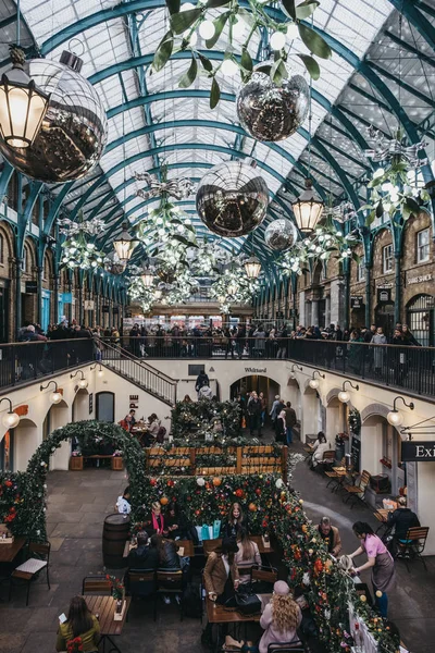 Covent Garden Pazarı 'ndaki Noel süsleri, Londra, Uk, p