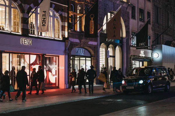 Gente caminando por las tiendas en Bond Street, Londres, Reino Unido, en el — Foto de Stock