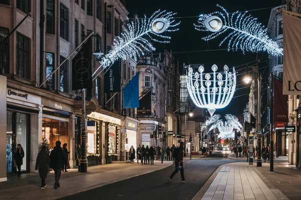 Świąteczne dekoracje na Bond Street, Londyn, Wielka Brytania, ludzie spacerujący — Zdjęcie stockowe