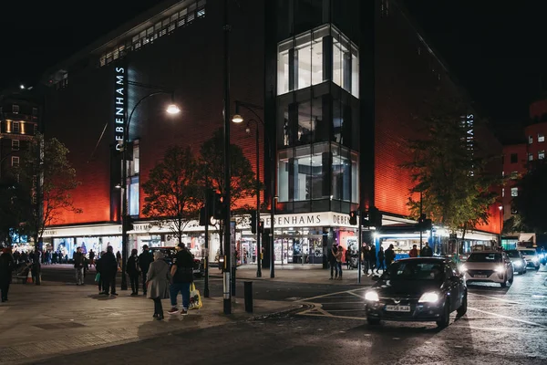 Fachada de loja Debenhams em Oxford Street, Londres, Reino Unido, pessoas a — Fotografia de Stock